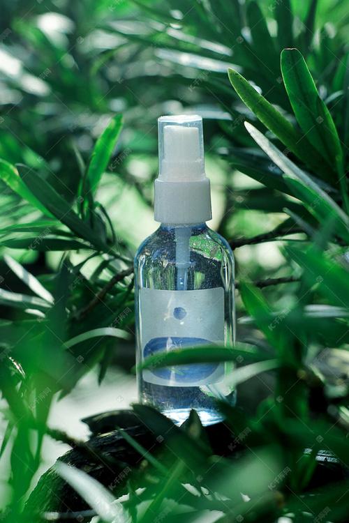 美妆产品晌午女性用品香薰喷雾户外摄影图配图